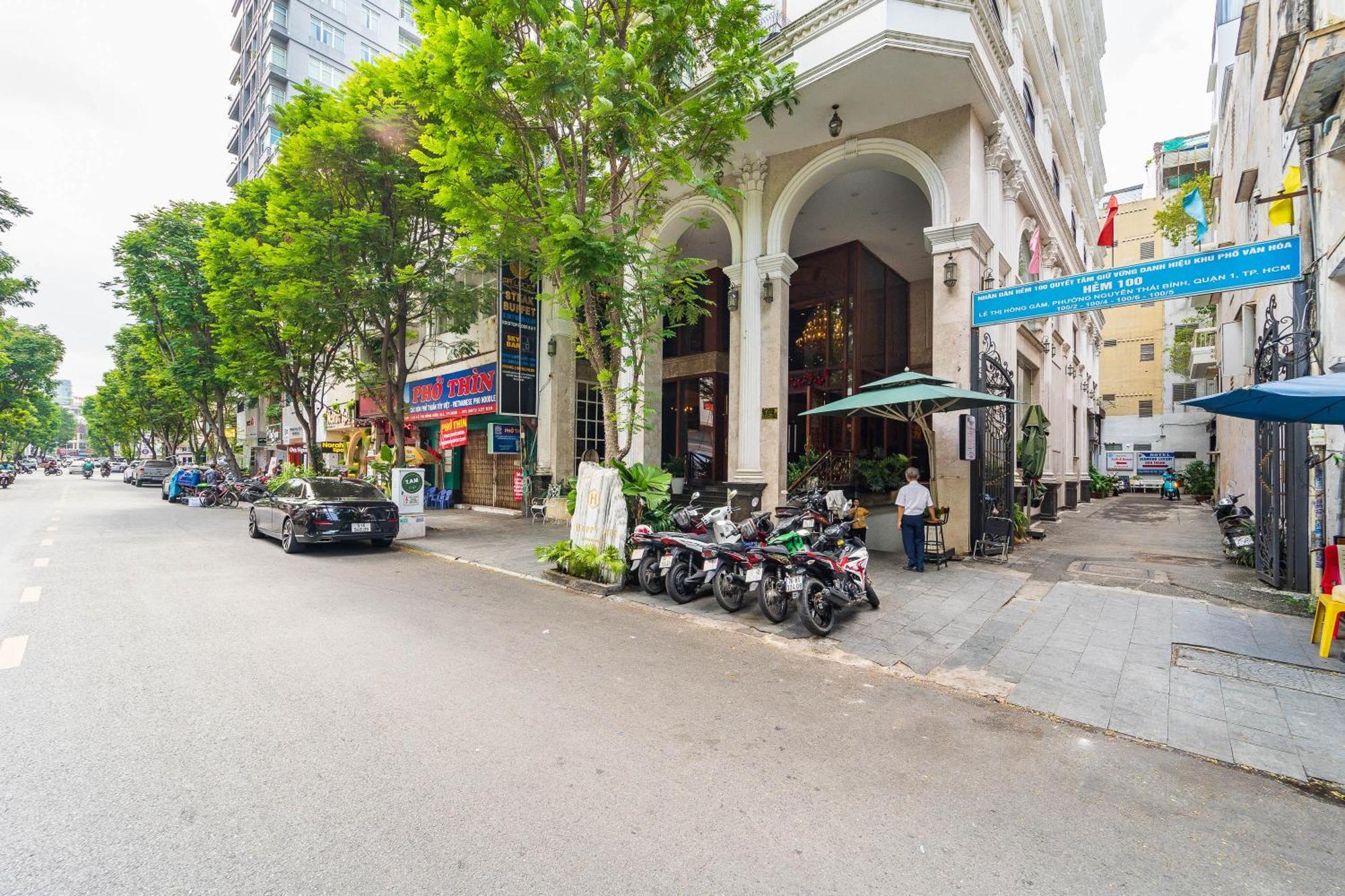 Diamond Luxury Ben Thanh Ho Chi Minh City Exterior photo